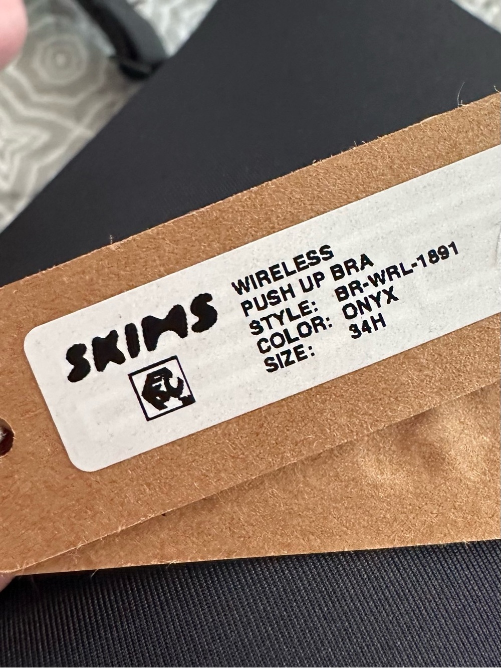 NEW! Skims Wireless Push Up Bra in Onyx Black Size 34H - Picture 3 of 9